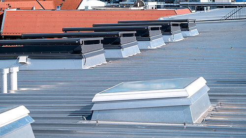 Lanterneau pour toiture terrasse avec cadre en plastique
