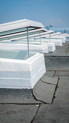 Lanterneau pour toiture terrasse avec cadre en plastique