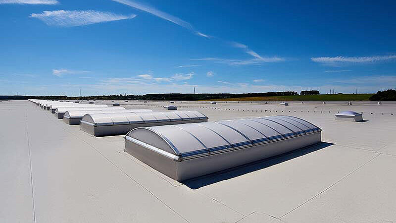 Voute d'éclairement naturel pour bâtiment industriel | insights by LAMILUX