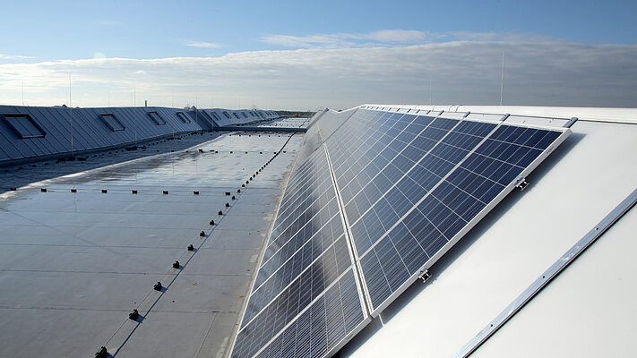 Lanterneau continu avec photovoltaïque