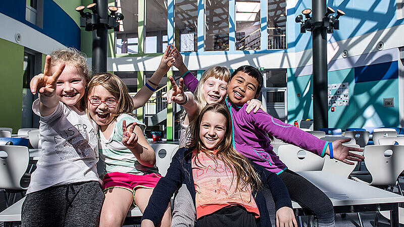 Toit en verre de LAMILUX sur une structure arborescente en acier de Mirotec | insights by LAMILUX