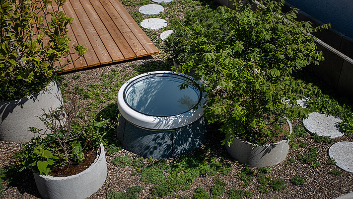 Lanterneau pour toiture terrasse avec cadre en plastique rond