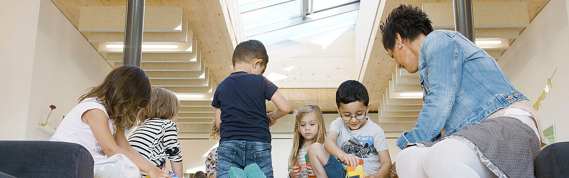 les enfants à l'école maternelle