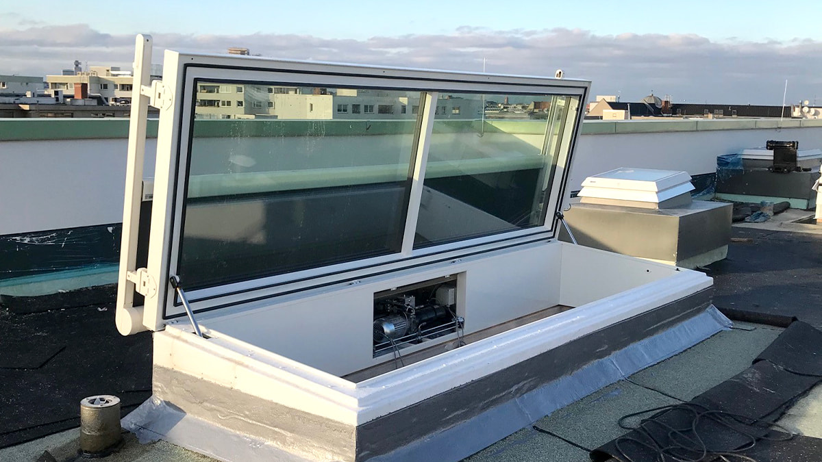 Flat Roof Access Hatch Comfort Swing | LAMILUX
